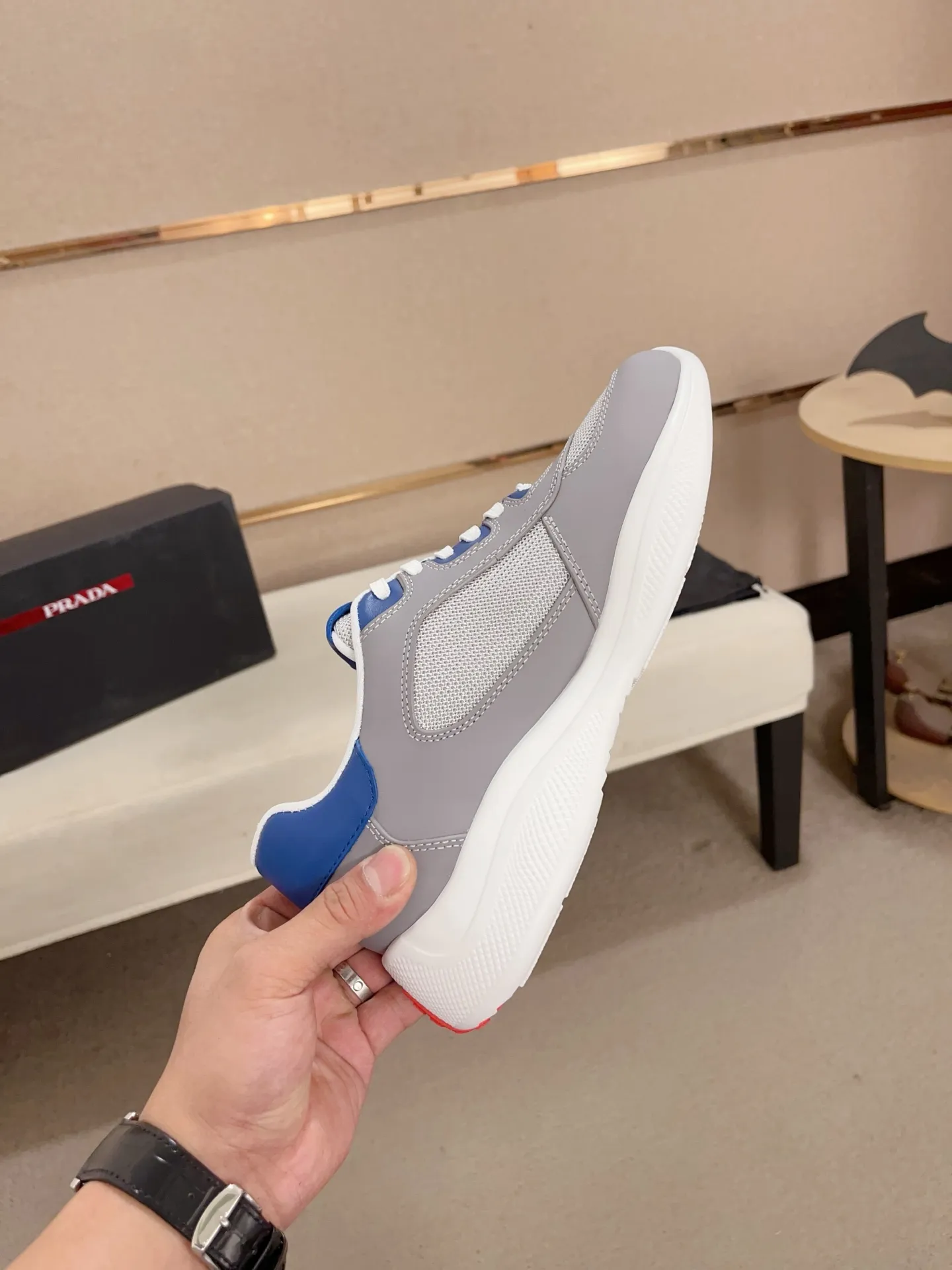 Men's shoes 💰 720💰 ✔️✔️✔️Top high version. High-quality new PRADA (Prada) counters are launched at the same time. The new men's shoes and 😘 fabrics are made of high-tech glue-making technology. Lining: Full cowhide lining. 👍🏿High-end☄️Open-molded non-slip rubber outsole, exquisite lines, simple and elegant, comfortable and high-end for leisure travel. Code number: 39 to 44 (can be customized 45-46-47, non-returnable)